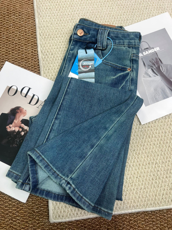 Traperice Slim-Fit s visokim strukom, blago proširene, skraćene – 50–70% pamuk, 30–50% poliester, četverostruko rastezljive