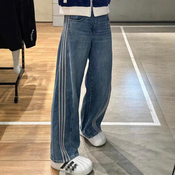 Unisex traperice, ravne kroja, denim od pamuka s 30-50% regeneriranih vlakana celuloze, srednji struk, mikroelastičnost, zima 2025