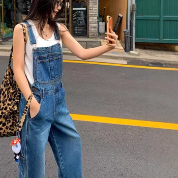 Ženski džins kombinezon s širokim nogavicama i opuštenim strukom, proljeće-ljeto 2025