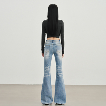 Ženske traperice s visokim strukom, svijetlo izbrušene, bootcut kroj, retro stil, jesen-zima 2025