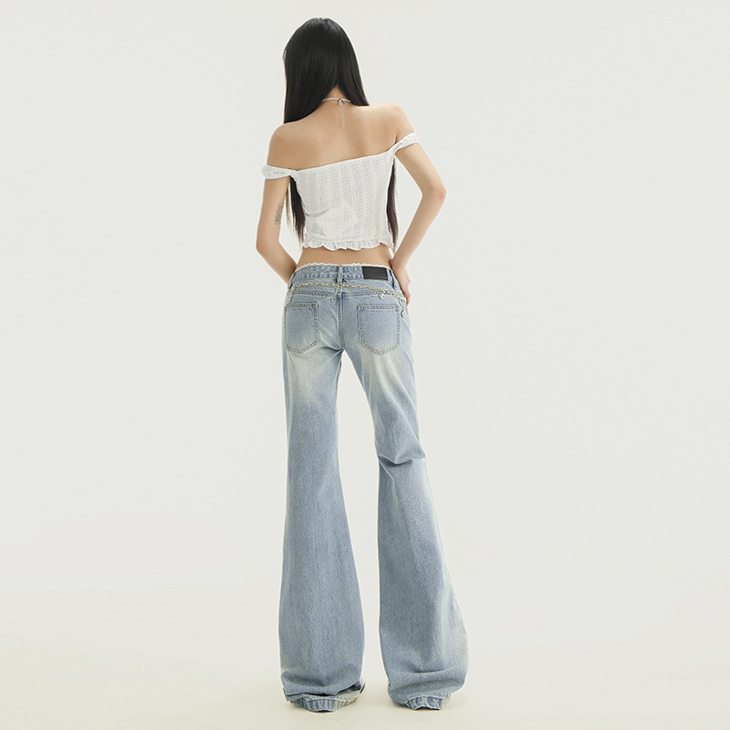 Ženske traperice s niski strukom, blago proširene, denim, 80–90% pamuka, završna obrada pranjem