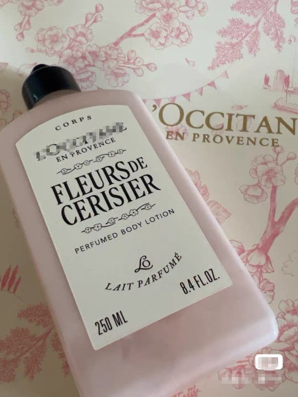 Sakura tusfürdő és hidratáló testápoló készlet – hidratálás és hosszan tartó illat