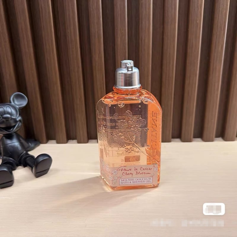 Sakura tusfürdő és hidratáló testápoló készlet – hidratálás és hosszan tartó illat