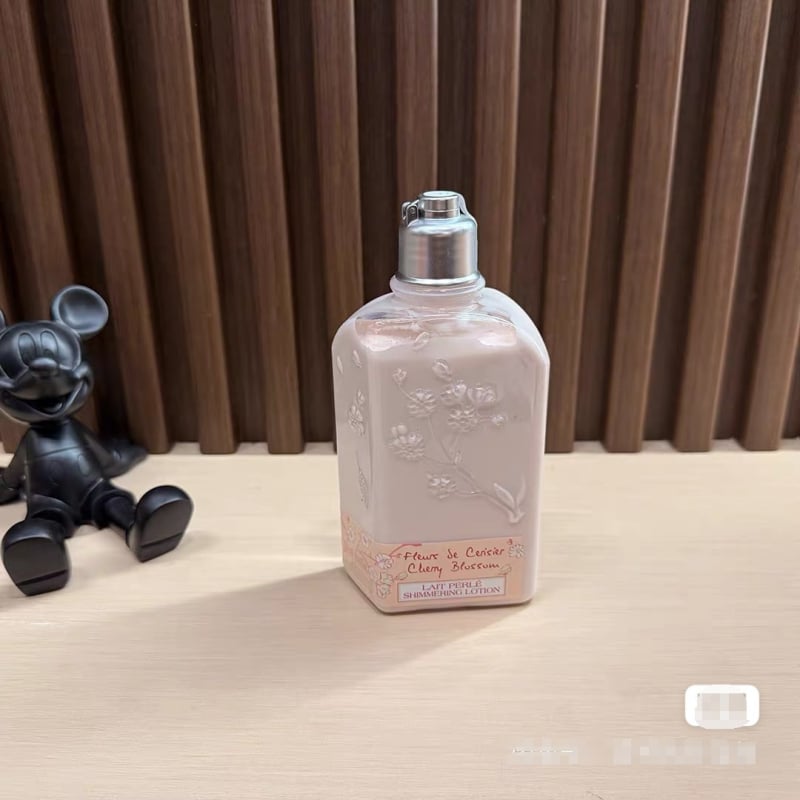 Sakura tusfürdő és hidratáló testápoló készlet – hidratálás és hosszan tartó illat