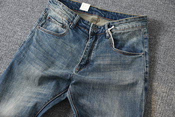 Traperice, ravni kroj, niski struk, zatvarač, ručno crtani detalj, stil K-style i osnovni stil