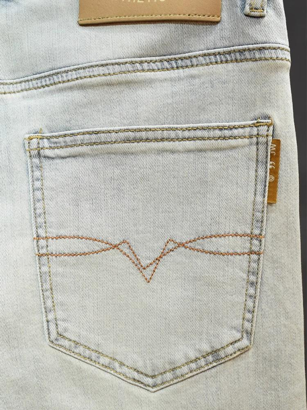 Muške traperice visokog struka, ravnog kroja, skraćene duljine, zip i mikroelastični pamuk denim