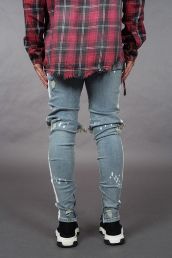 Traperice – uski ceruzasti kroj, srednji pojas, pamukasti denim s poderotinama, vezenje i splash ink pranje