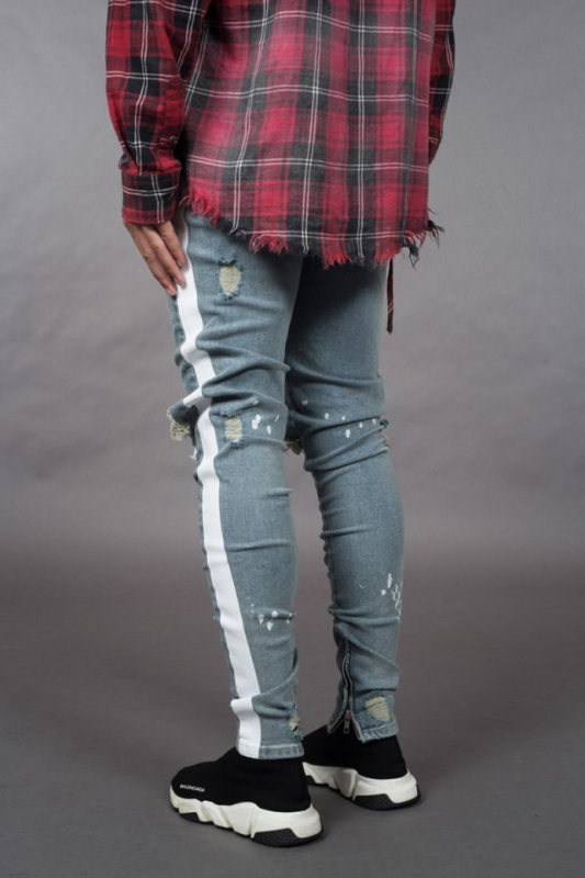 Traperice – uski ceruzasti kroj, srednji pojas, pamukasti denim s poderotinama, vezenje i splash ink pranje