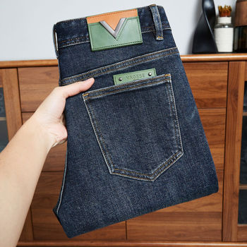 Muške traperice, Slim Straight kroj, srednji pojas, zatvaranje na zip, denim od 90% pamuka s elastanom