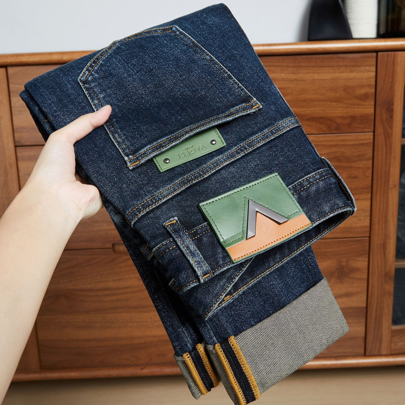 Muške traperice, Slim Straight kroj, srednji pojas, zatvaranje na zip, denim od 90% pamuka s elastanom