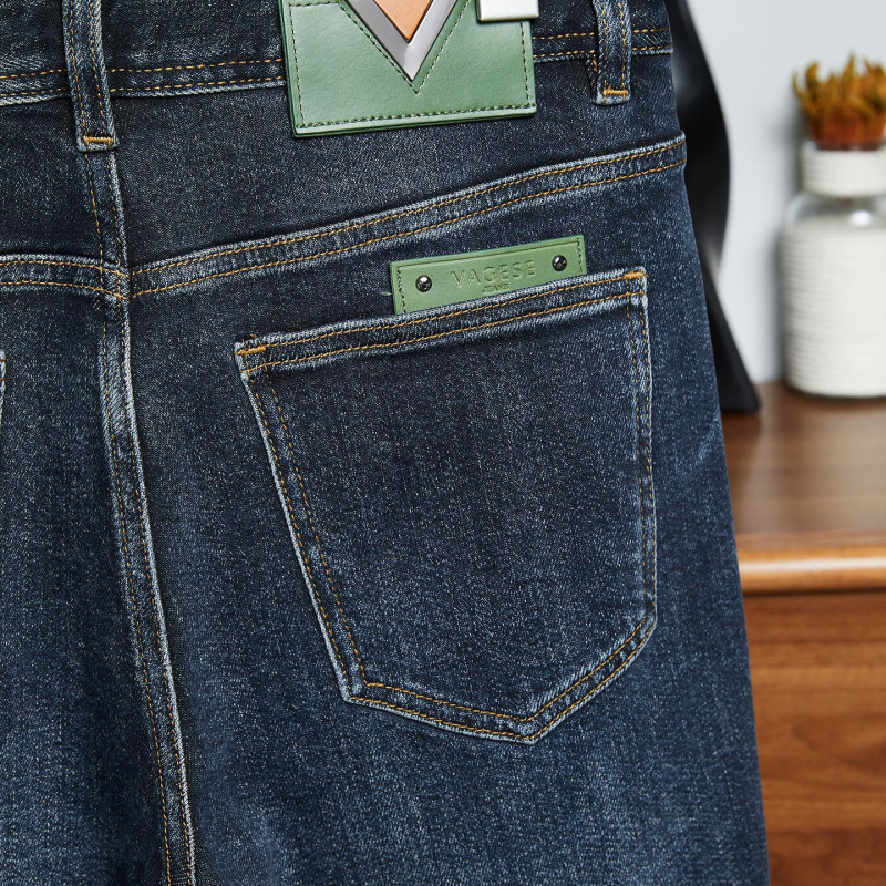 Muške traperice, Slim Straight kroj, srednji pojas, zatvaranje na zip, denim od 90% pamuka s elastanom