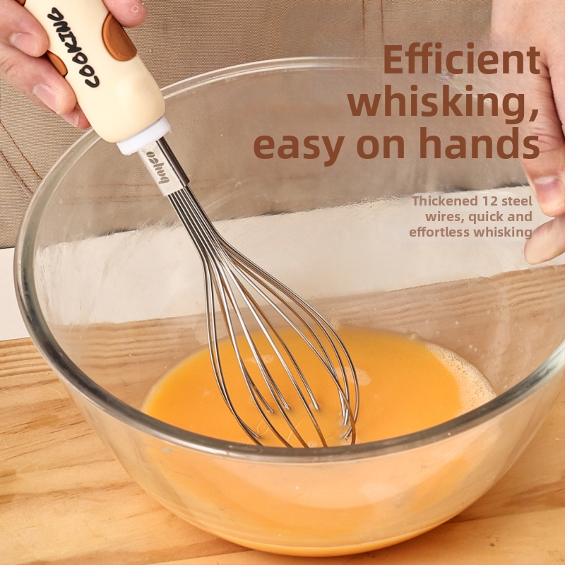 Nerezová kuchynská súprava s mačkou v kreslenej podobe: šľahač na vajcia, separátor bielkovín, sito na múku a pasírovač zemiakov