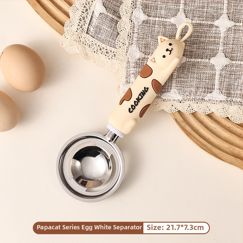 Nerezová kuchynská súprava s mačkou v kreslenej podobe: šľahač na vajcia, separátor bielkovín, sito na múku a pasírovač zemiakov