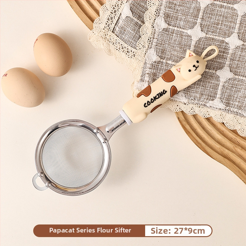 Nerezová kuchynská súprava s mačkou v kreslenej podobe: šľahač na vajcia, separátor bielkovín, sito na múku a pasírovač zemiakov