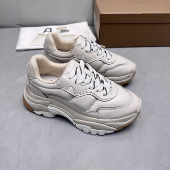 Ženske sportske casual tenisice – gornji dio od prave kože, okrugli vrh, 3–5 cm visok pet, gumena podstaVka