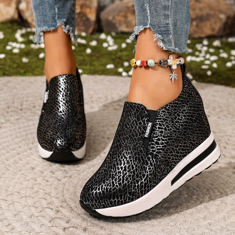 Ženske loafers, euro-američki stil s dizajnom povećanja visine — zaobljena prednja, gornji dio od umjetne kože, potplat od gume, srednji potpetica 3–5 cm, Slip-On