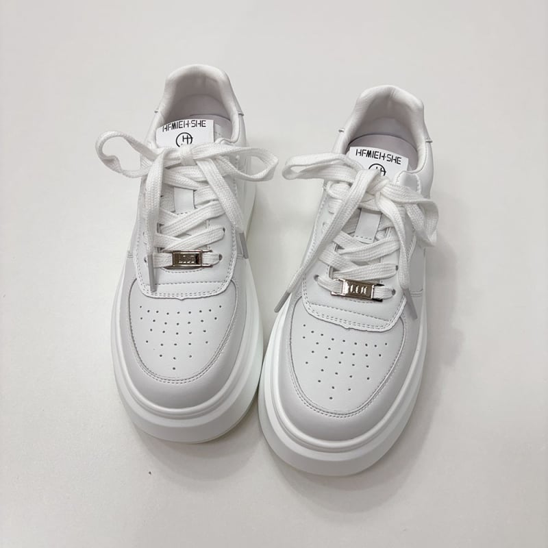 Ženske platforme tenisice, gornji dio od svinjske kože, đon od pjene kaučuka, debela podignuta platforma, vezanje