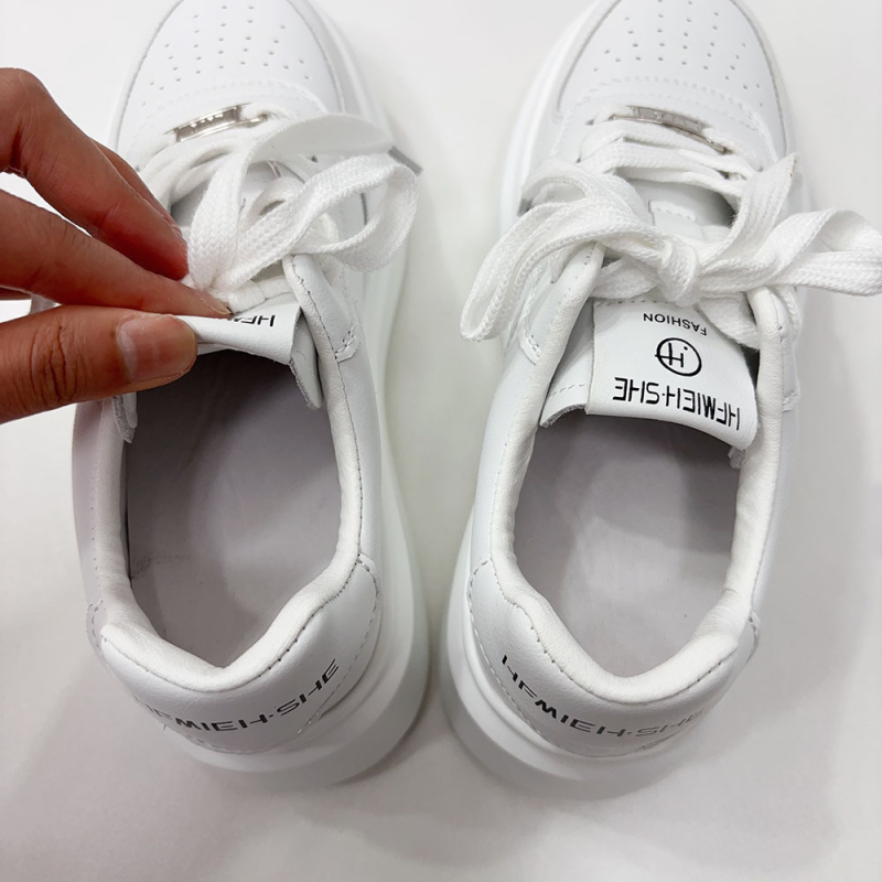 Ženske platforme tenisice, gornji dio od svinjske kože, đon od pjene kaučuka, debela podignuta platforma, vezanje