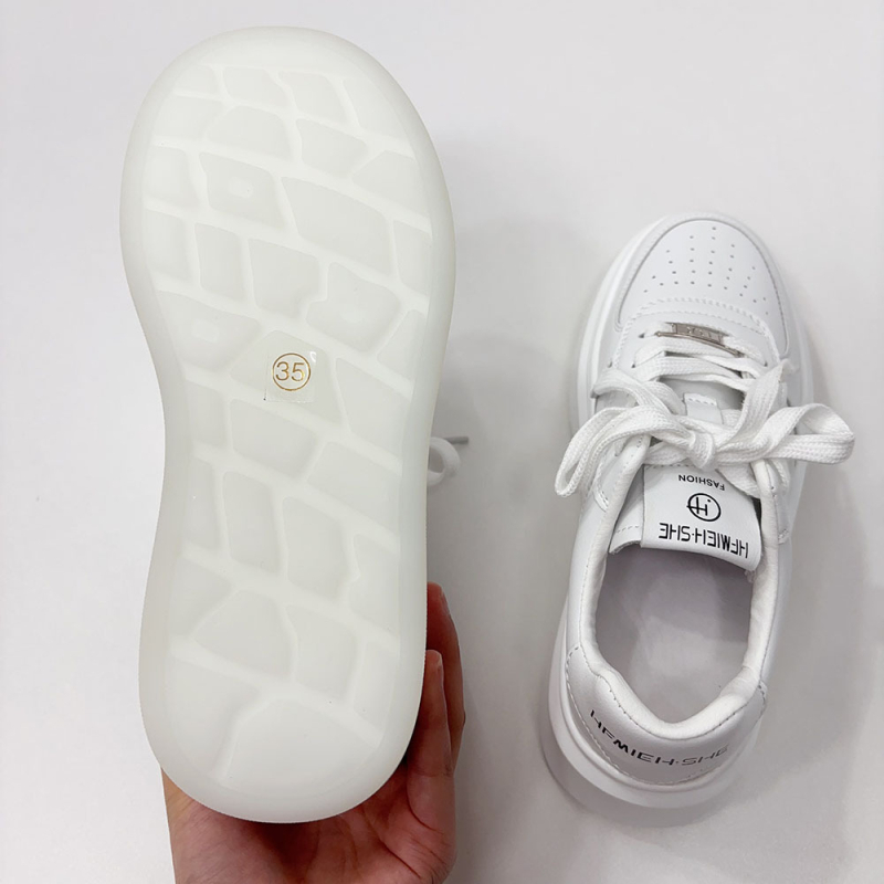 Ženske platforme tenisice, gornji dio od svinjske kože, đon od pjene kaučuka, debela podignuta platforma, vezanje