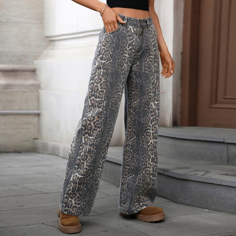 Traperice, širokih nogavica, srednji pojas, leopard otisak, ulični stil