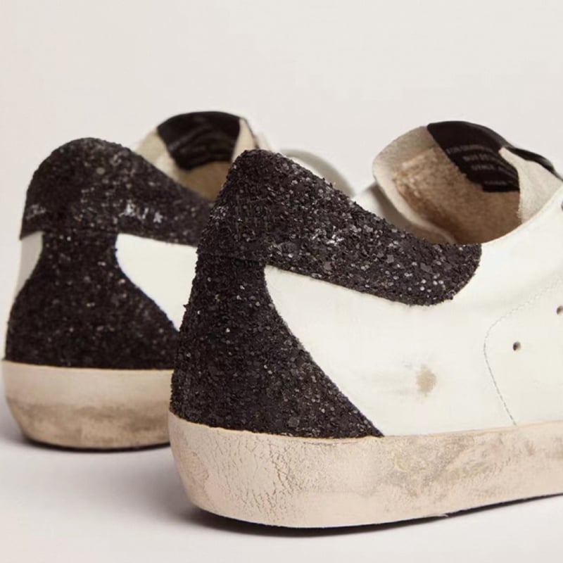 Női platformos cipők, kerek orrú, felsőrész tehenbőrből, első réteg tehenbőrből készült talpbetét.