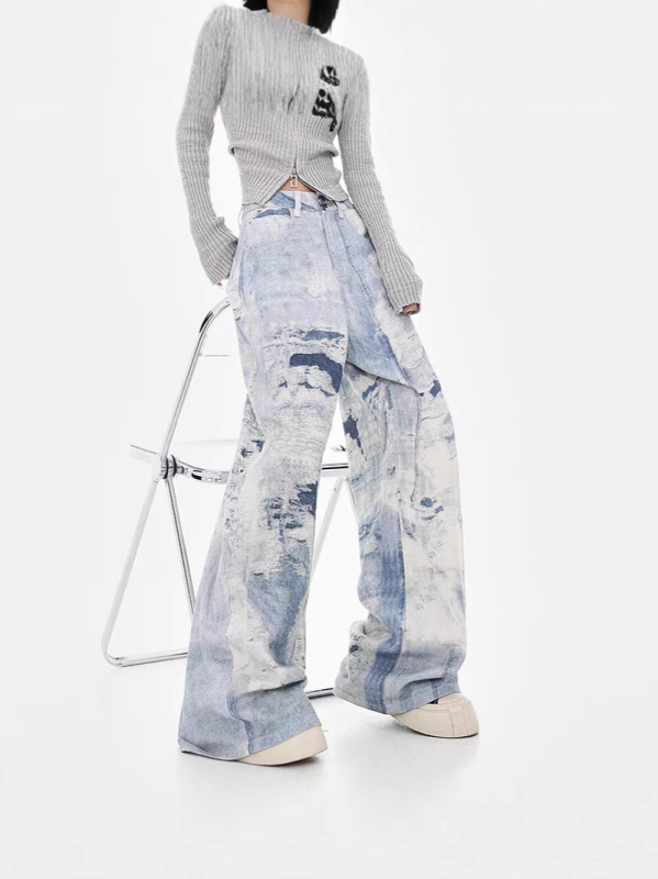 Ženske traperice s širokim krojem i tie-dye uzorkom, srednji struk, 70–80% pamuk, poliester do 30%, jesen 2024