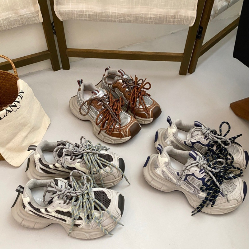 Ženske tenisice s debelim potplatom od prave kože, srednje visoke, vezanje, gumena potplata, okrugli vrh