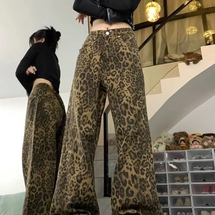 Ženske traperice s leopard uzorkom, visokim strukom, slobodnog kroja, ravnih nogavica, denim