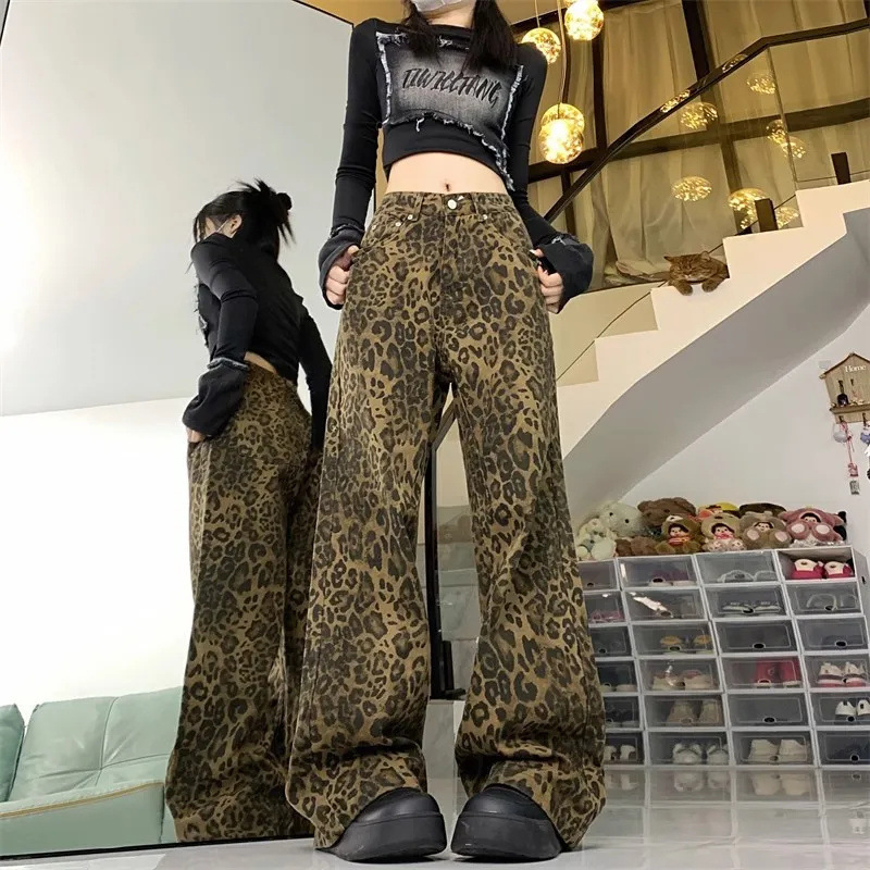 Ženske traperice s leopard uzorkom, visokim strukom, slobodnog kroja, ravnih nogavica, denim