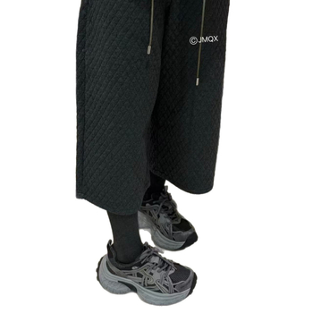 Ženske cipele tip dad shoes, gornji dio od prave kože, debeli potplat 3–5 cm, unutarnja obloga umjetni kratki pliš, prednje vezivanje šnurnama, zima 2025