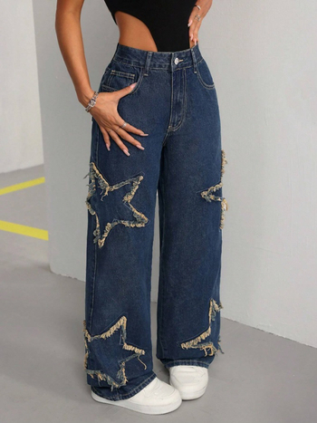 Ženske farmerice s ravnim krojem i visokim strukom; materijal: poliester i spandeks; brušena površina; gradski street style; proljeće 2025.