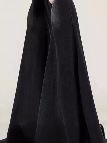 Ženske traperice s visokim strukom, lagano širećeg kroja s ribljom repom, mikroelastične, 50–70% pamuka, ručno završene