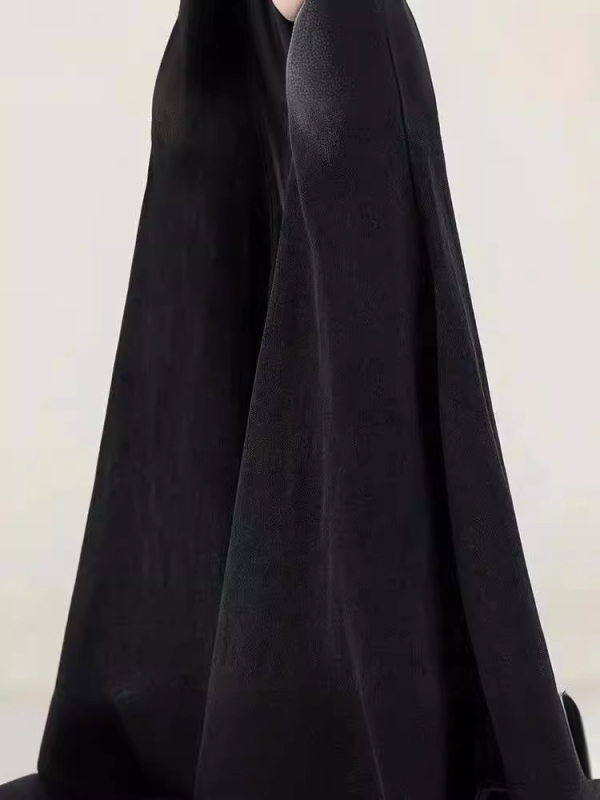 Ženske traperice s visokim strukom, lagano širećeg kroja s ribljom repom, mikroelastične, 50–70% pamuka, ručno završene