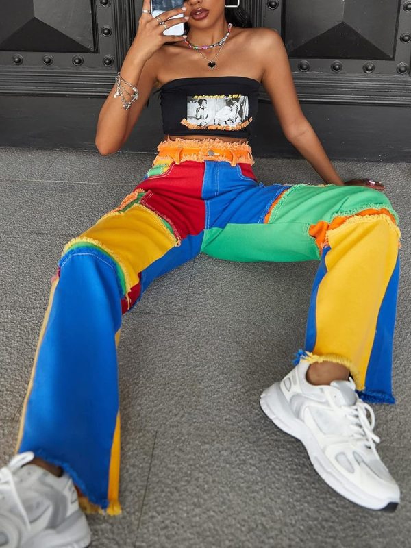 Jeanși femei, talie înaltă, croială dreaptă, finisaj periat, amestec poliester/elastan (70–80% poliester, 20–30% elastan), stil stradal european/american, toamnă 2025