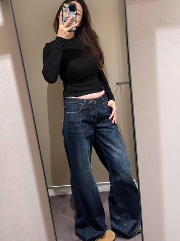 Traperice ravnog kroja, niski do srednjeg pojas, denim tkanina 95%+ pamuka, uobičajene debljine, bez elastana