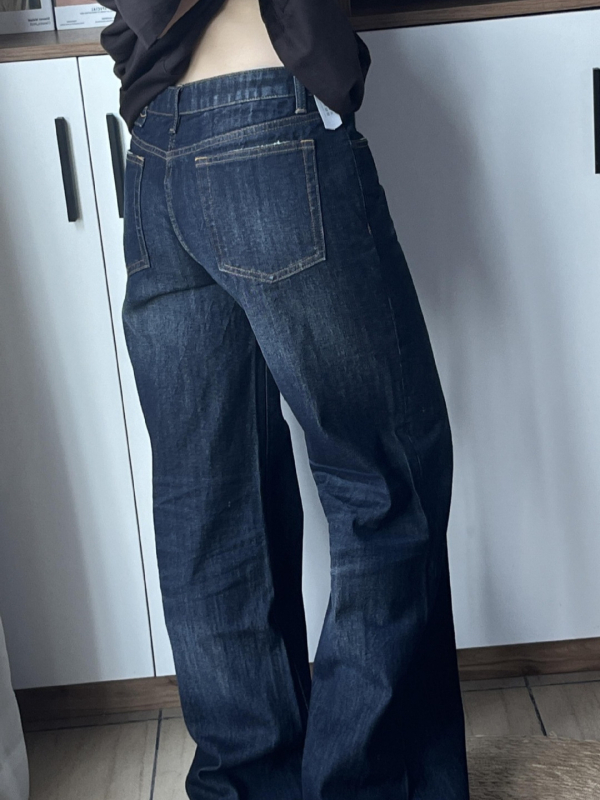 Traperice ravnog kroja, niski do srednjeg pojas, denim tkanina 95%+ pamuka, uobičajene debljine, bez elastana
