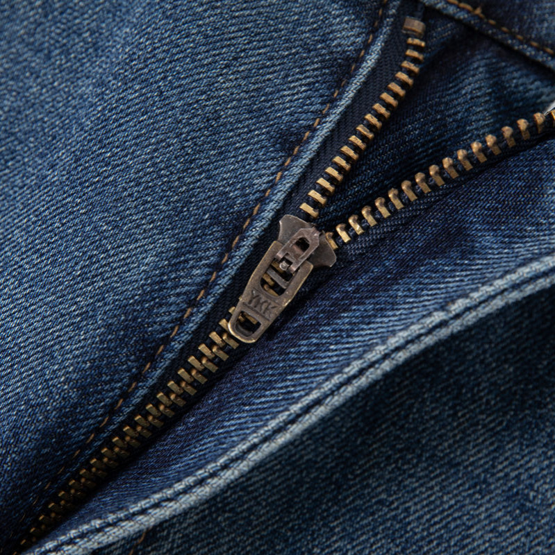 Ženske traperice s četiri smjera elastičnosti, blago široke nogavice, visoki pojas, denim s pamukom 30–50%