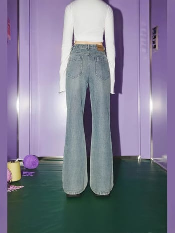 Traperice s visokim strukom, blago proširene nogavice, retro patchwork denim, 70–80% pamuka i do 30% poliestera, mikroelastični materijal