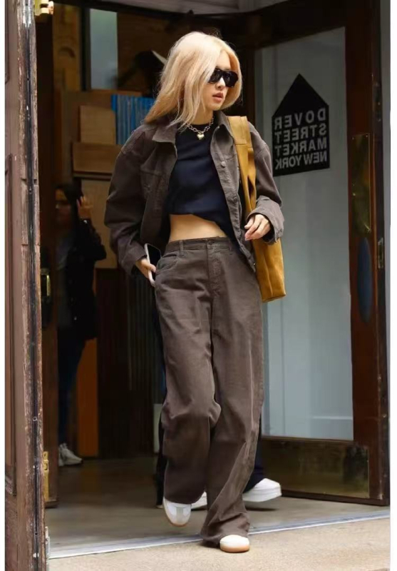 Traperice s ravnim krojem, visok pas, denim, pamuk 80-90%, jesen 2025