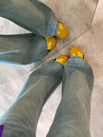 Ženske traperice – Bootcut s blagim širenjem, visokim strukom, denim s pamukom i spandeksom (denim; visok struk; bootcut; pamuk 50–70%; spandeks ≤30%; jesen 2025)
