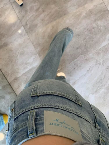Ženske traperice – Bootcut s blagim širenjem, visokim strukom, denim s pamukom i spandeksom (denim; visok struk; bootcut; pamuk 50–70%; spandeks ≤30%; jesen 2025)