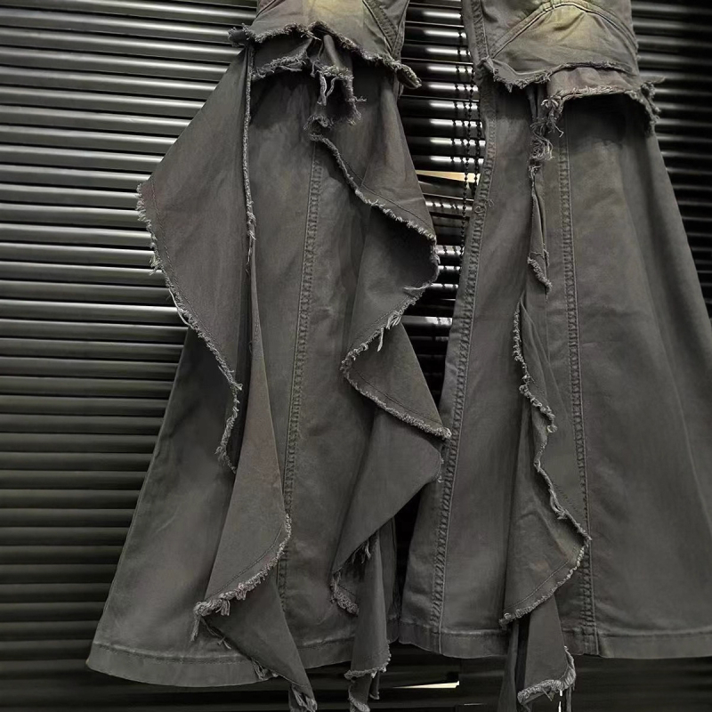 Ženske traperice s boricama i patchworkom, uski kroj, niski struk, distressed, poliester 80-90%