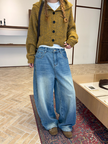 Traperice širokih nogavica, kroj šabljasti, visokim strukom, pranje pijeskom, 63% pamuk, 37% poliester, zimski model 2025