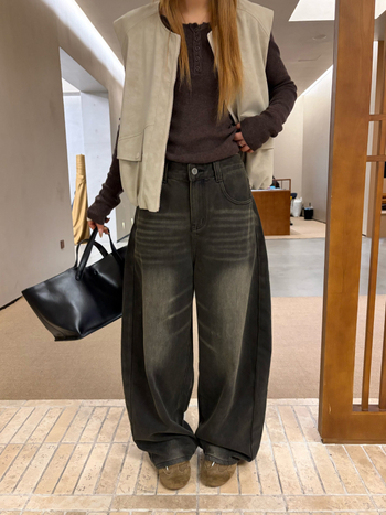 Traperice širokih nogavica, kroj šabljasti, visokim strukom, pranje pijeskom, 63% pamuk, 37% poliester, zimski model 2025