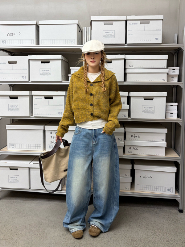 Traperice širokih nogavica, kroj šabljasti, visokim strukom, pranje pijeskom, 63% pamuk, 37% poliester, zimski model 2025