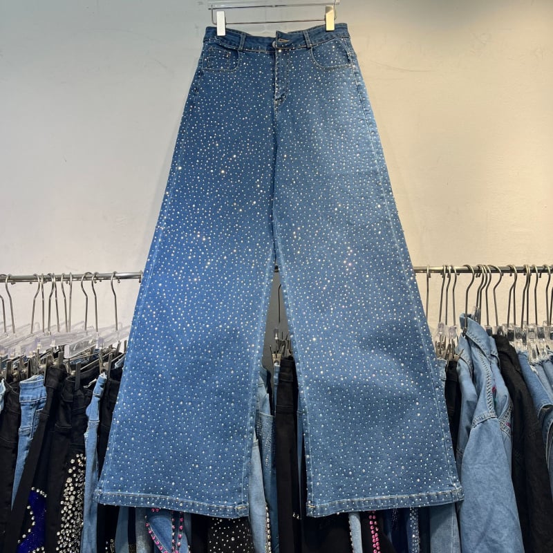 Plus veličina džinse s visokim strukom i ravnim krojem, denim od 80–90% pamuka, debela tkanina, street hipster stil, proljeće 2025