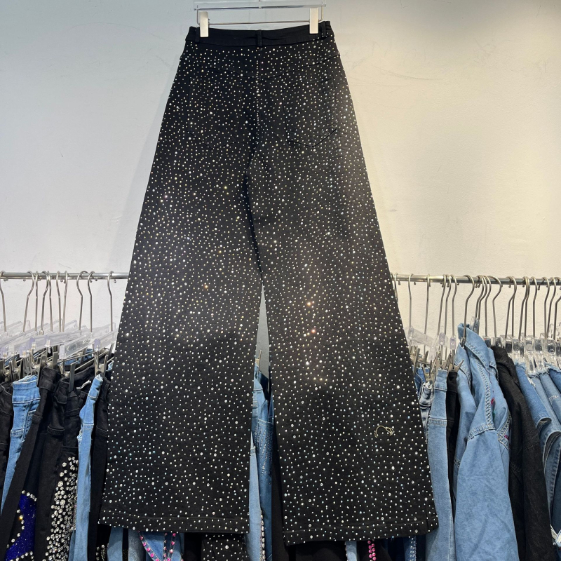 Plus veličina džinse s visokim strukom i ravnim krojem, denim od 80–90% pamuka, debela tkanina, street hipster stil, proljeće 2025