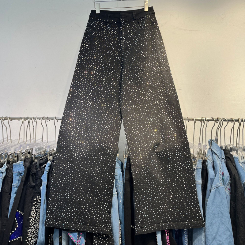 Plus veličina džinse s visokim strukom i ravnim krojem, denim od 80–90% pamuka, debela tkanina, street hipster stil, proljeće 2025