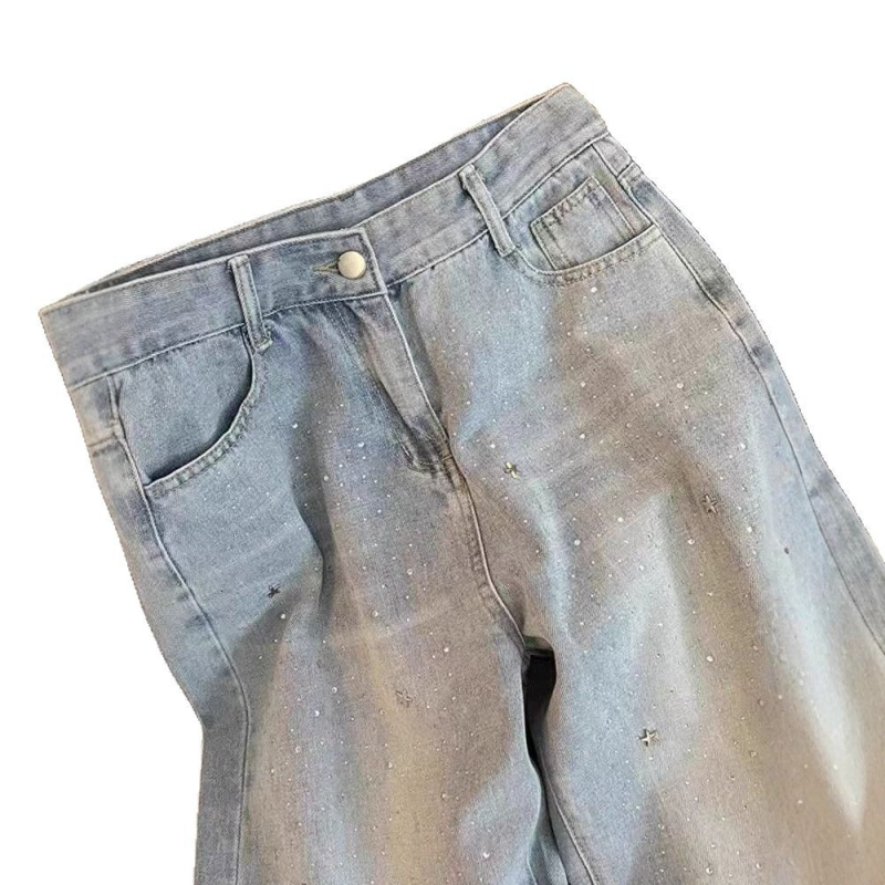 Džins hlače širokog kroja s visokim strukom, denim; pamuk 50–70% i poliester <30%; mikroelastičnost; proljeće 2025.