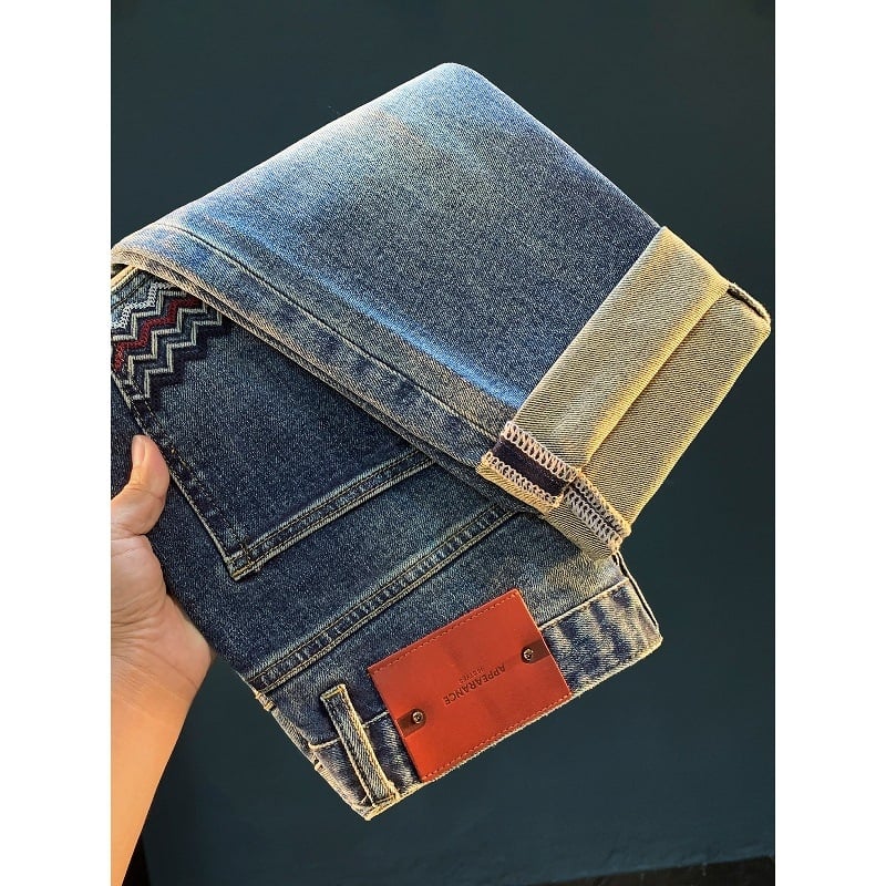 Traperice uskog kroja, srednji rise, zatvarač, pet džepova, pamuk-denim